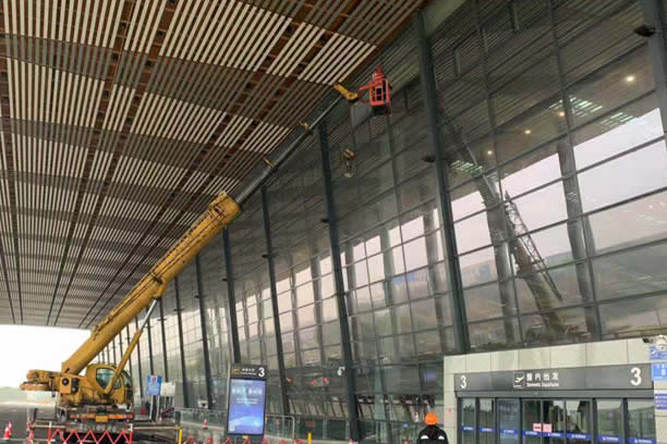 阳山玻璃幕墙维护和保养